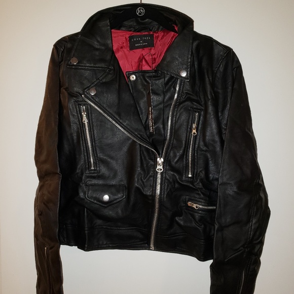 LAST ONE! 💥💥Plus Size Vegan Leather Jacket - Picture 5 of 8